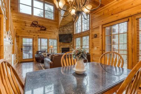 Villa The Great Escape - Min From Parkway With Hot Tub Gatlinburg Esterno foto