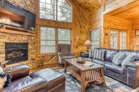 Villa The Great Escape - Min From Parkway With Hot Tub Gatlinburg Esterno foto