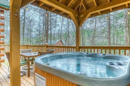 Villa The Great Escape - Min From Parkway With Hot Tub Gatlinburg Esterno foto
